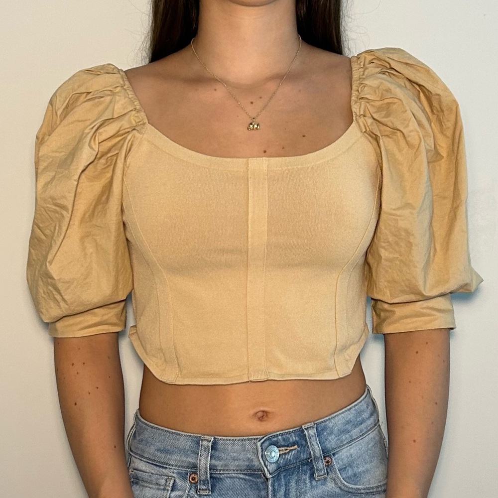 Puff sleeves tan top